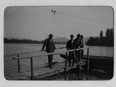 Rheinfähre 1908 von der Schweizer Seite aus
Im Hintergrund die Rheinhäuser