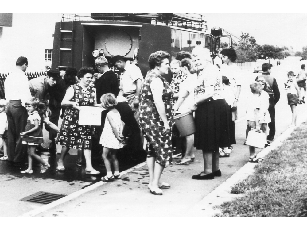 Trinkwasserausgabe 1966 Grenzach Burgackerweg/Schlossgasse