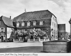 iel mit Uhlandbrunnen von 1948, der heute bei der Bärenfelsschule steht Postkarte von 1958