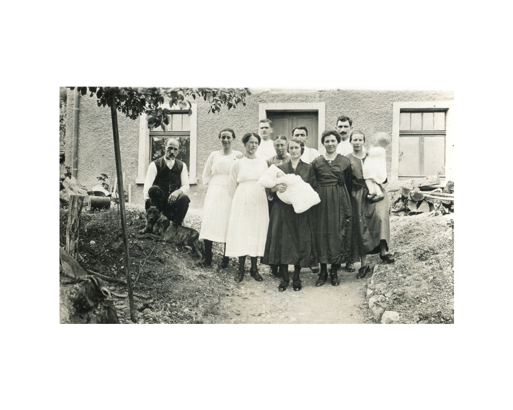 Taufe von Lotti Baumann Elise Grether mit Baby