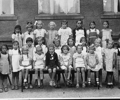 Jahrg1934_35_Schuljahr1girls