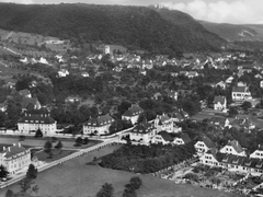 Bärenfelsstrasse: rechts Mitte alte Kuratiekirche von 1905, hinten Stäubli
Plattner_014