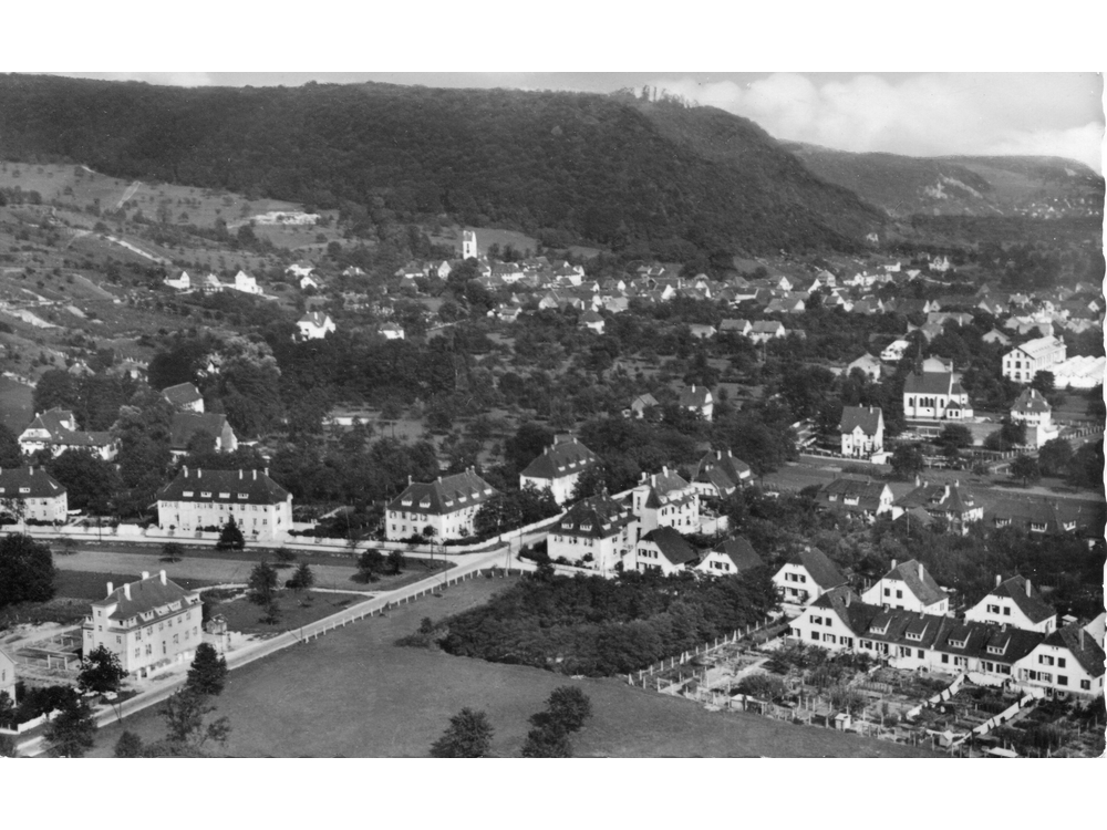 Bärenfelsstrasse: rechts Mitte alte Kuratiekirche von 1905, hinten Stäubli
Plattner_014