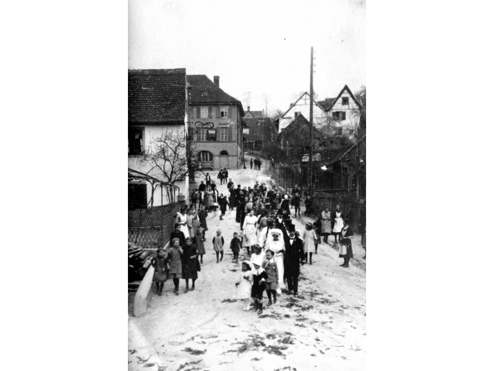 Wettstein Hochzeit 1920
vor dem Ochsen in der Hauptstrasse. Hinten links das Rathaus