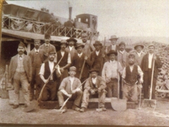 Solvay 1894 - das Foto stammt aus einer Collage, die im Vorraum des Bauamtes Wyhlen hängt.
Brender_003