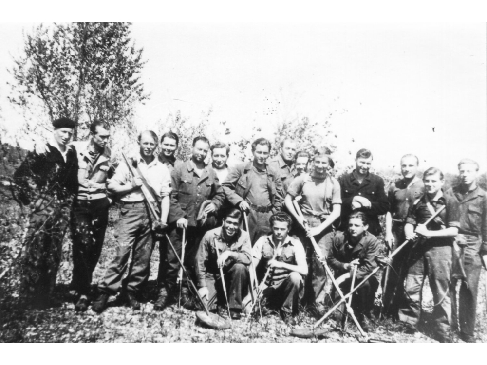 1945/47, Gefangene Deutsche Soldaten bei der Minensuche in Frankreich. Sind das Grenzacher?
Brender_036