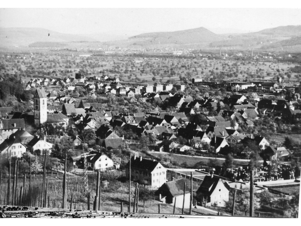 Grenzach, links ev. Kirche, rechts Friedhof
Bauckner_014