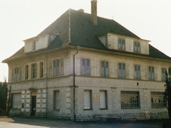 ehemaliges Waagehaus  Anton Brucker, Steinlastwgen für die Solvay wurden hier gewogen. (Heute Praxis  Linder-Lauritsch)  Güterwaage
Bild74