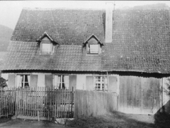 1. Schulhaus gegenüber kath. Kirche 1944
Kuechlin_115_50