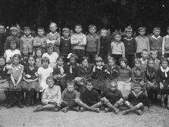 Jahrgang 1928/29 mit Lehrer Unser
Bild15