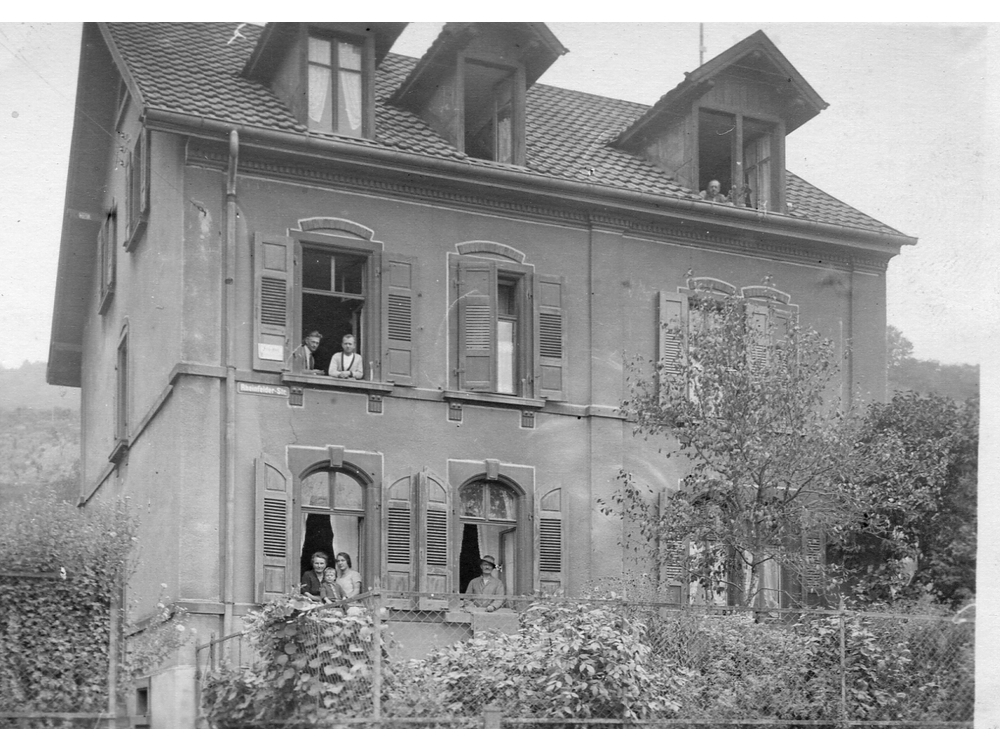 Rheinfelderstraße 24; Haus neben der noch nicht gebauten ev. Kirche, hier um 1900