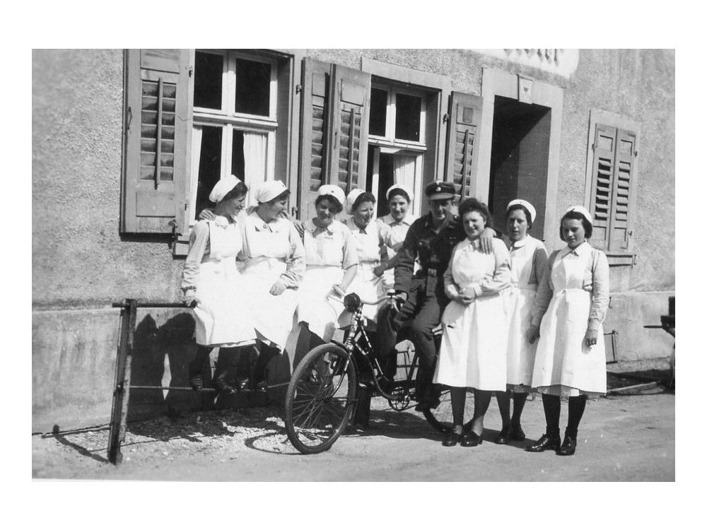 Fahrrad mit Verdunkelung.Vor dem ehemaligen Gasthaus Engel in der Klosterstrasse.
Rhein_013