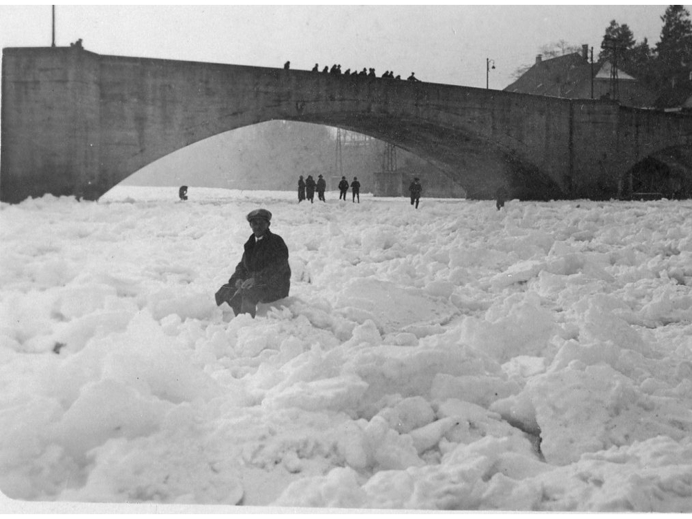 Rhein zugefroren 1929; Brücke in Rheinfelden
Rhein_021