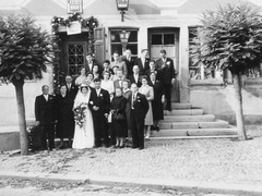 Hochzeit von Hansjörg Dietrich und Ella Röther Links Rössli, rechts Kolonialwaren Schott. Später Nebenzimmer des Rössli
Rhein_023