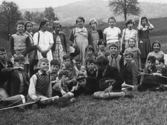 Schulausflug auf die Hohe Flum und Erdmannshoehle in Hasel 1955 . ( Im grossen Maikaeferjahr ) Von Wyhlen mit dem Zug nach Karsau , Fussmarsch zur Hohen Flum mit Picknick, anschliessend Marsch zur Erdmannshoehle in Hasel mit Besichtigung. Heimfahrt mit dem Zug von Hasel nach Saeckingen , umsteigen und mit dem Basler Zug nach Hause  Klassenbild vor dem Bahnhof in Hasel. Unten Links : - Wolgang Friedlin ( Hand zum Schwinger ausgestreckt )- Joerg Hoffmann - Klaus Rhein - Gernod Vogt ( liegend ) - Alfred Weis ( rechts davon; Dahinter: - Klaus Neumann - Hanspeter Aigeldinger - Frank Steinebrunner - Karlheinz Haberer  - Rainer Boschert + - Fritz Moeller - Erwin Probst + - Rolf Mueller - Kurt Lindau ( mit Stock ; Vorletzte Reihe:  - Walter Amrein + - Ruth Baumgartner - Ulricke Katzer - Dietmud Soell-  Giesela Woelpper- Gertrud Kiefer Ganz hinten: - Gudrun Bohnert - Roswita Beck - Elfriede Oertlin - Inge Keller + - Inge Roemer - Astrid Mueller - Brigitte Philipp
Rhein_033