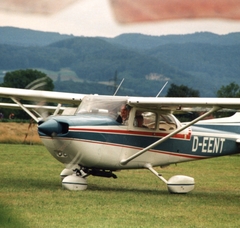 Gustav Winter in seinem Flugzeug, mit dem er wenig später tödlich verunglückte, Herten
Winter_Frau_001