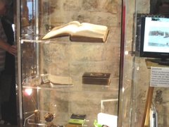 Vitrine 4 Schreibzeuge und Schriften
Vit4totale